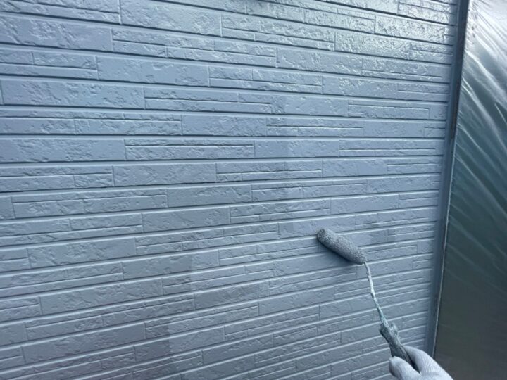 外壁上塗り作業