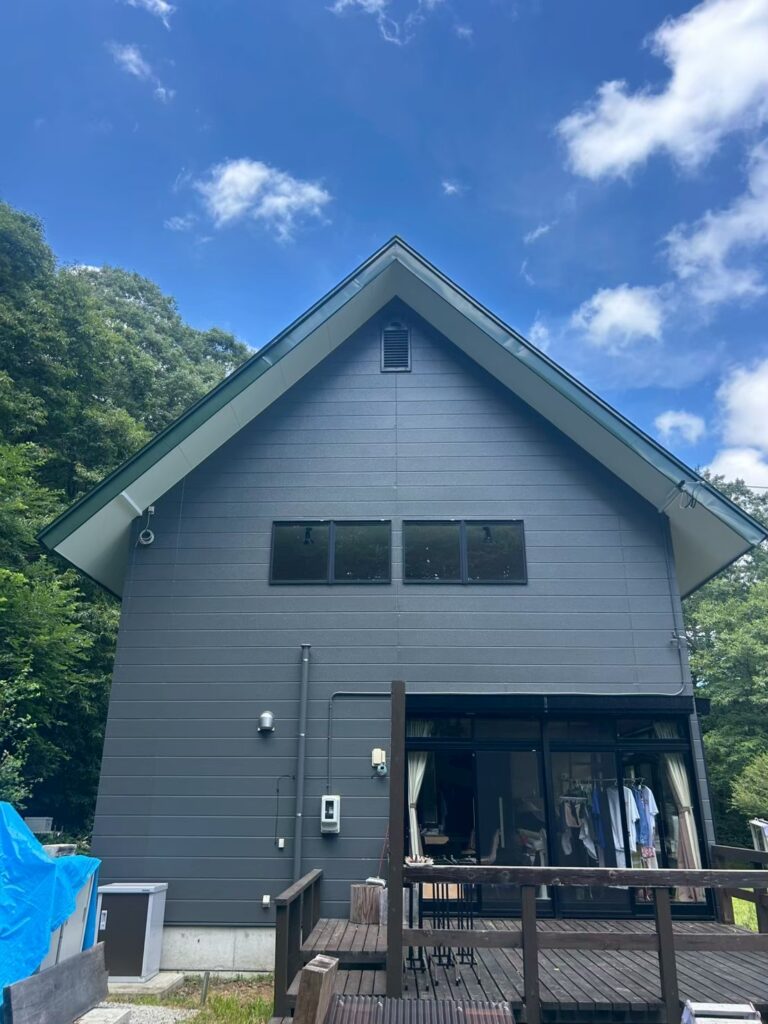 高山市S様邸　別荘の塗装をご相談いただき、積雪の時期を避けて工事スタート！！屋根塗装及び外壁塗装工事✨