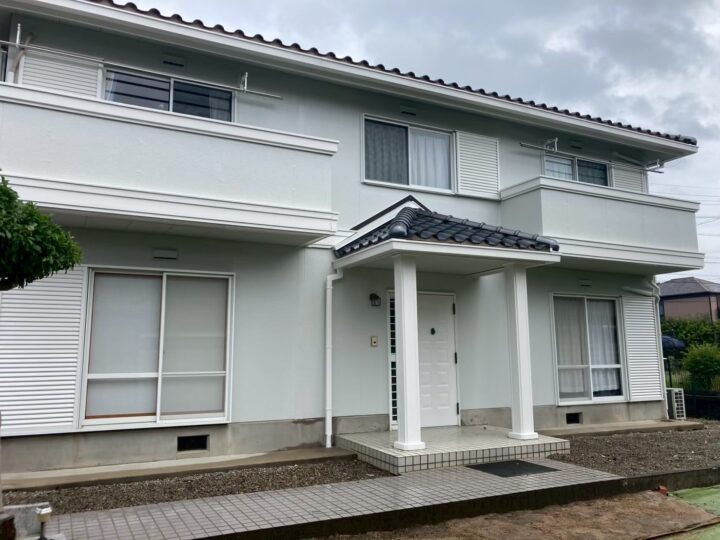 各務原市I様邸　2年前に施工させていただいたお客様のご紹介で、お問い合わせをいただきました。ご紹介を通じて新たなお客様とつながれることが多く、私たちも本当に嬉しく感じています！屋根工事及び外壁塗装工事並びにベランダ改修防水工事✨