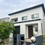 岐阜市N様邸　１０年点検時に外壁のクラックが気になりご相談いただきました。ガルバリウム鋼板屋根の塗装も同時に行い、住まい全体をしっかりリフレッシュ！外壁塗装工事及び屋根塗装工事✨