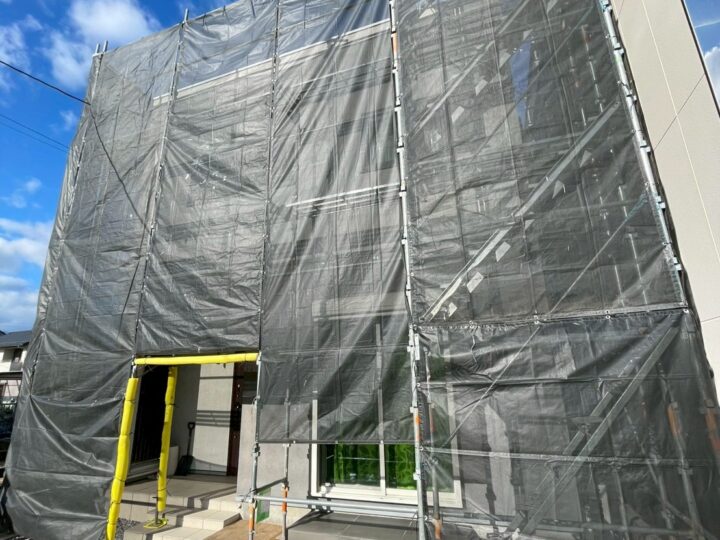 大垣市O様邸　外壁塗装工事及び屋根塗装工事及び塀塗装及び床下防蟻処理着工致しました✨