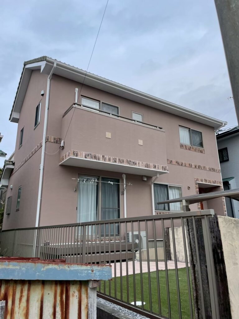 各務原市M様邸　築20年の2階建てのお住まいで、これまで一度も外壁塗装をしたことがなく心配になったとのことでHPのお問い合わせフォームよりご相談をいただきました。外壁塗装工事及び屋根漆喰工事及び擁壁塗装✨