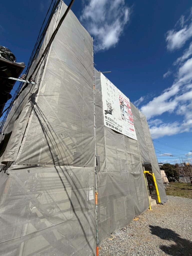 本巣市K様邸　外壁のクラック（ひび割れ）と褪色が気になり、お問い合わせをいただきました。外壁塗装工事及び屋根塗装工事着工致しました✨