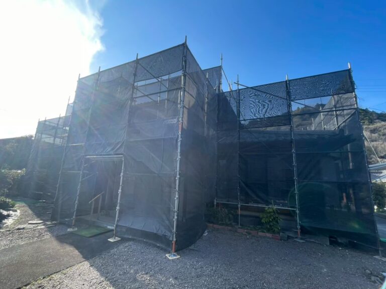 各務原市M様邸　築30年の2階建てで雨樋の不安があるとご相談がありました。外壁塗装工事及び屋根漆喰や樋工事着工致しました✨