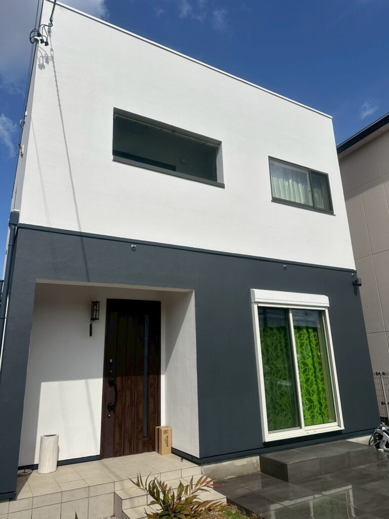 大垣市O様邸　外壁塗装工事及び屋根塗装工事及び塀塗装及び床下防蟻処理着工致しました✨