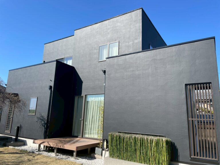稲沢市I様邸　新築時からの憧れ“ブラック外壁”を実現！理想を叶える屋根及び外壁塗装工事着工致しました✨