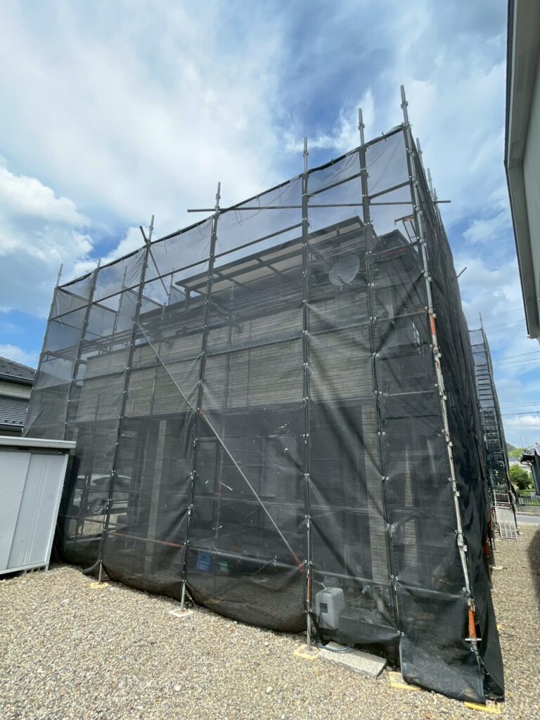 各務原市R様邸　屋根工事及び外壁塗装工事及び排水管洗浄など着工致しました✨