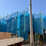 各務原市S様邸　築18年の2階建て。ご近所様が外壁塗装をされたと聞き、目地のひび割れが気になるとのことでお問い合わせをいただきました。外壁塗装工事着工いたしました✨