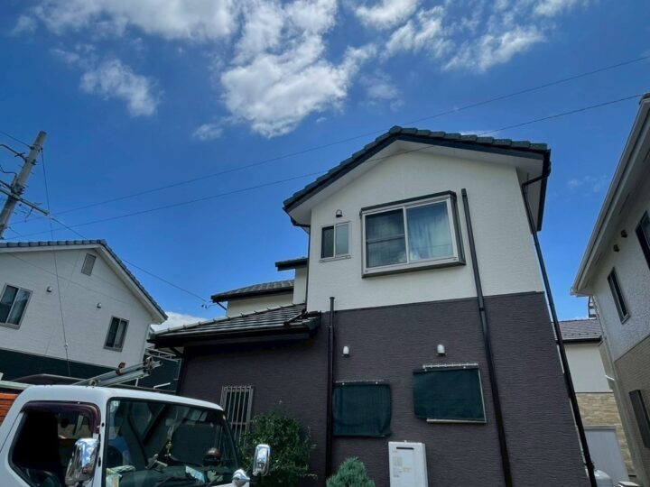 各務原市F様邸　築12年の2階建てのお住まいで、ご近所での弊社の工事を見ていたということでフリーダイヤルからお問い合わせをいただき、現在は延長瑕疵保険の申請にも対応中です。外壁塗装工事及びベランダ防水工事✨