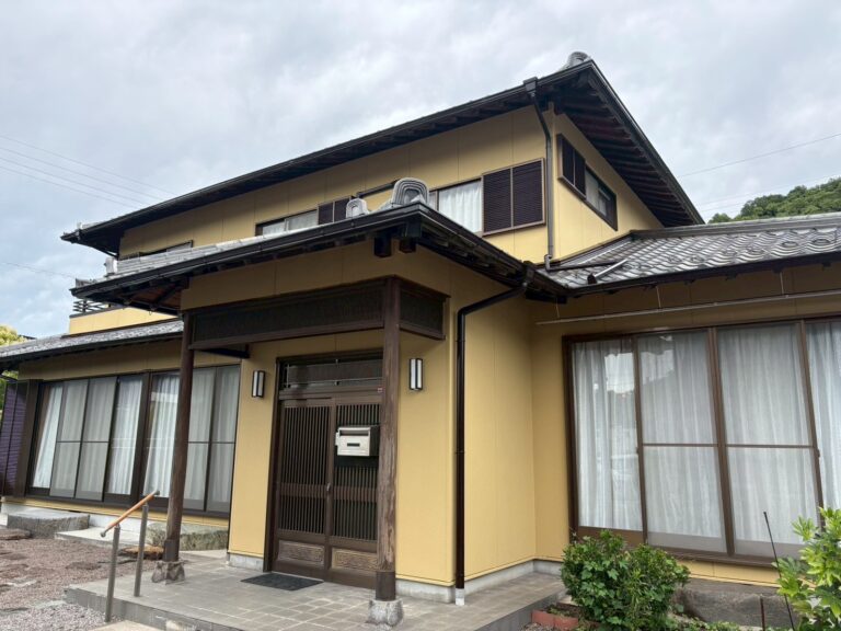 各務原市M様邸　築30年の2階建てで雨樋の不安があるとご相談がありました。外壁塗装工事及び屋根漆喰や樋工事✨