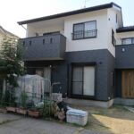 各務原市S様邸　築18年の2階建て。ご近所様が外壁塗装をされたと聞き、目地のひび割れが気になるとのことでお問い合わせをいただきました。外壁塗装工事✨