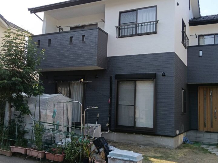 各務原市S様邸　築18年の2階建て。ご近所様が外壁塗装をされたと聞き、目地のひび割れが気になるとのことでお問い合わせをいただきました。外壁塗装工事✨