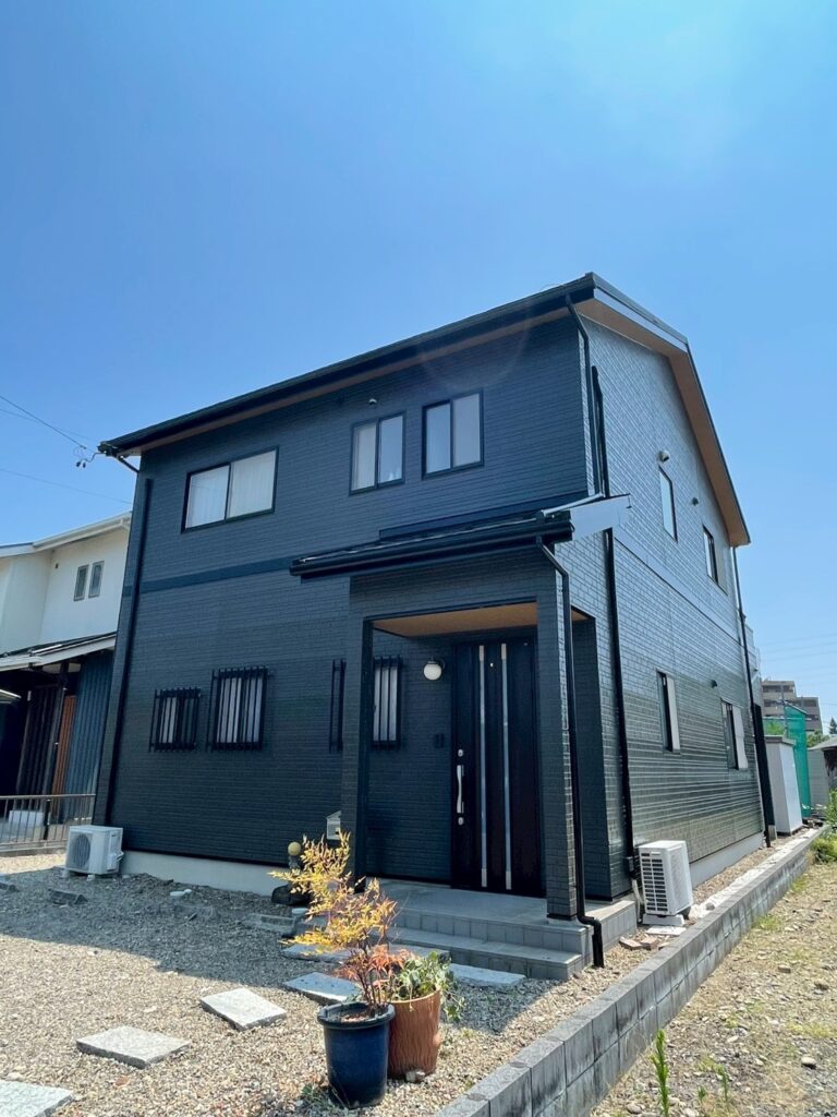 各務原市R様邸　屋根工事及び外壁塗装工事及び排水管洗浄など✨